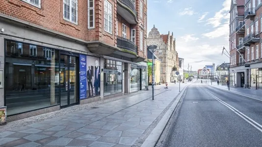 Esterno - Commercial Space with Large Windows in Aalborg Centre