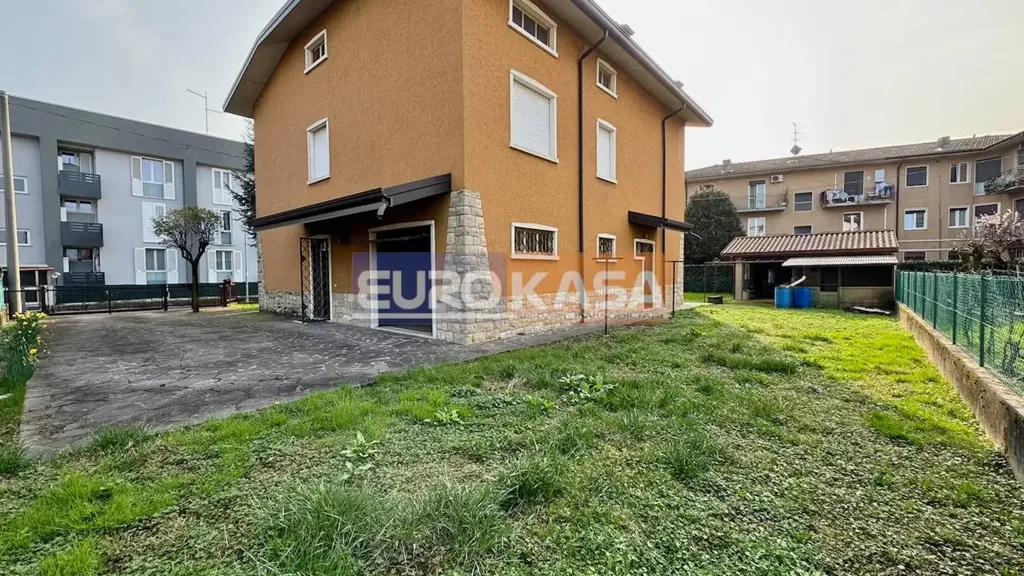 Jardin - Villa with Garden in Osio Sopra