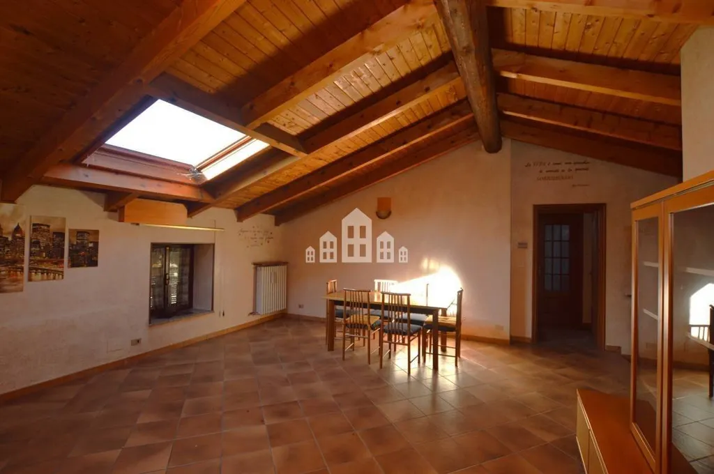 Pièces - Historic Building with Central Location in Rivara