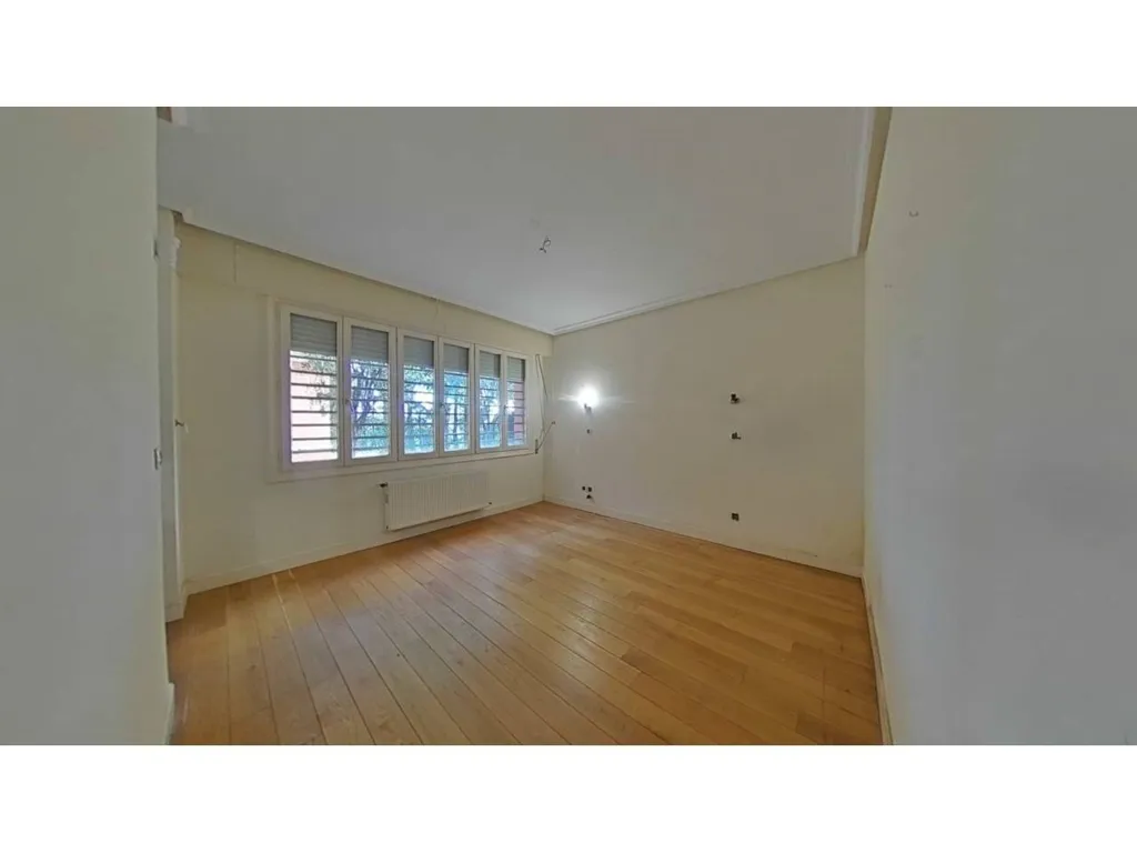 Pièces - Five-Bedroom House with Indoor Pool in Mungia