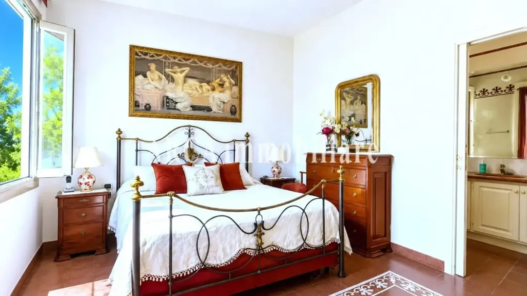 Bedrooms - Rustic Villa with Garden in Pietrasanta