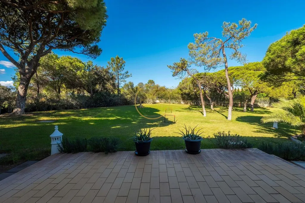 Aed - Luxury Villa with Pool in Quarteira