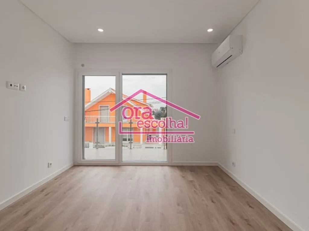 Pièces - Luxury Semidetached House with Pérgola in Seixal