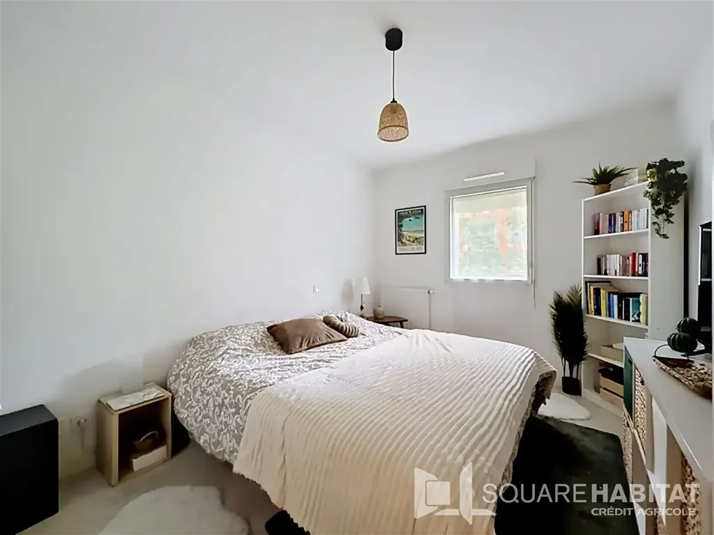 3-Bed Apartment with Loggia in Rennes