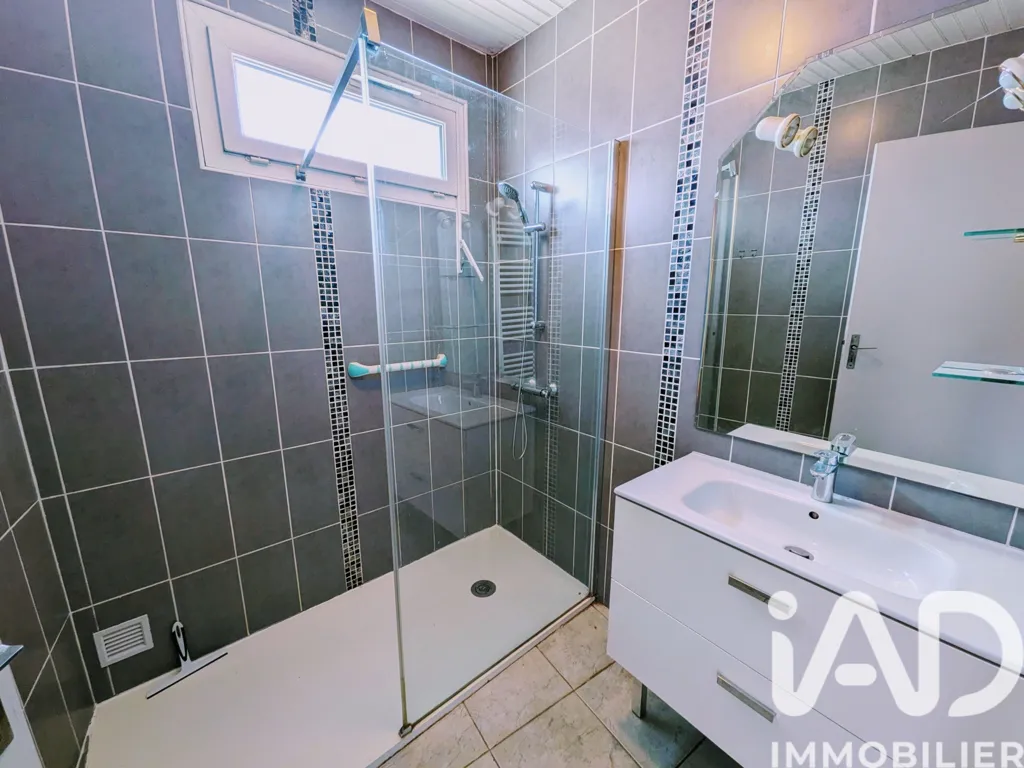 Salles de bain - Maison de Ville à Tournay avec 6 Chambres