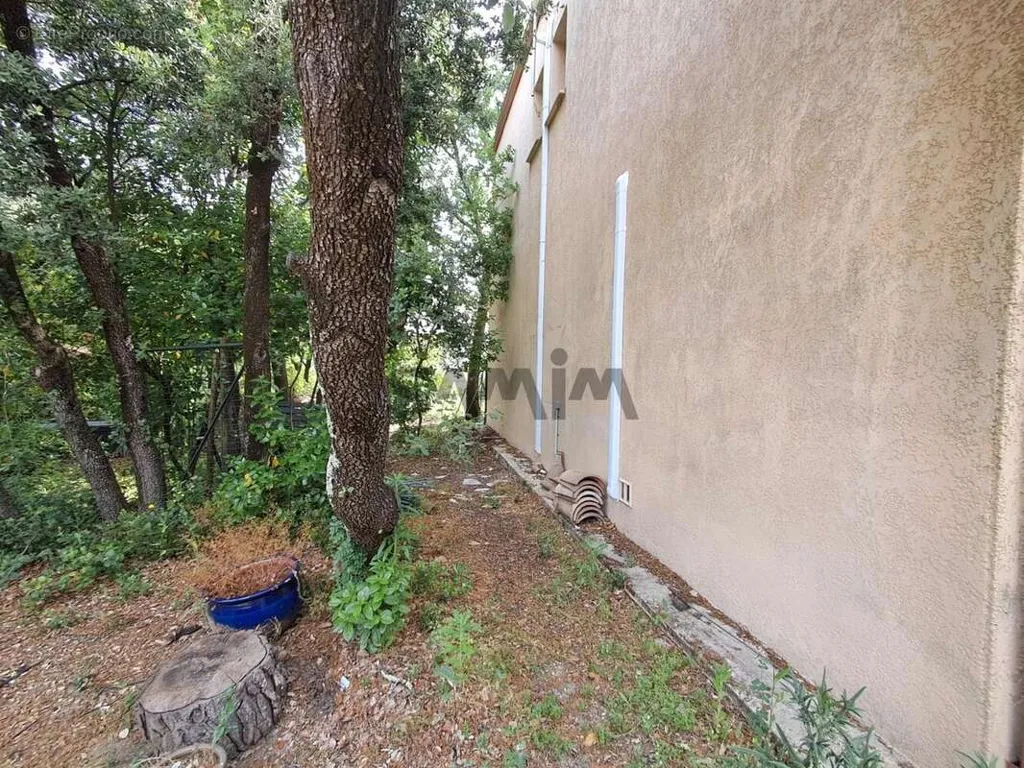 Jardin - Terrain Constructible avec Vue Sud-Ouest à Junas