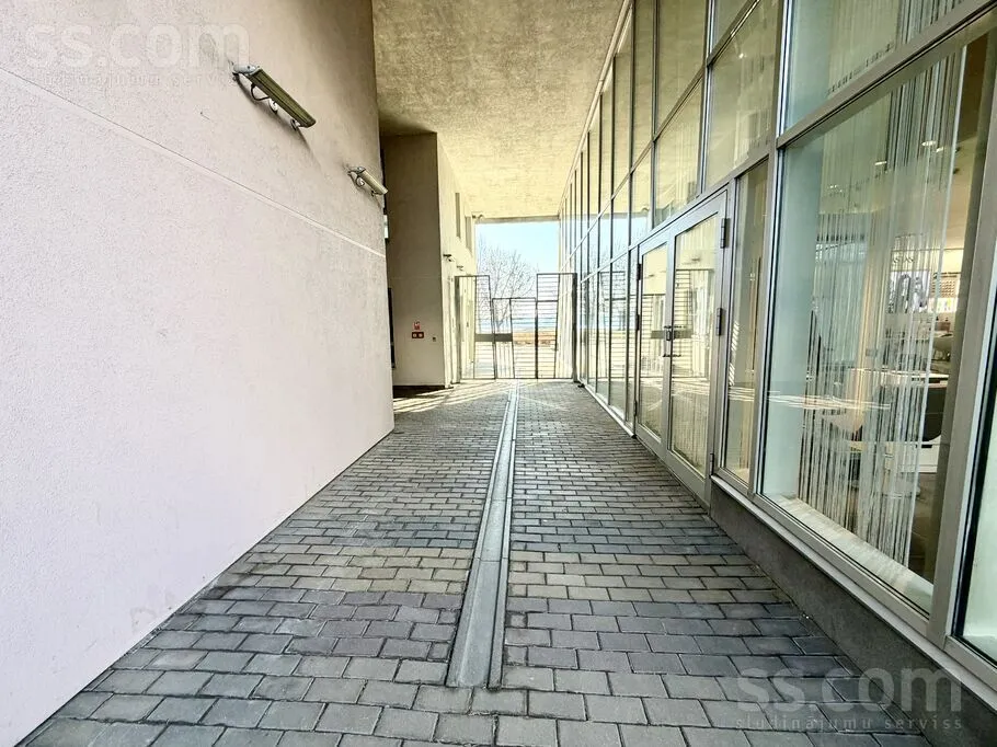 Entrée - 2-Bedroom Apartment with Park Views in Riga Centre