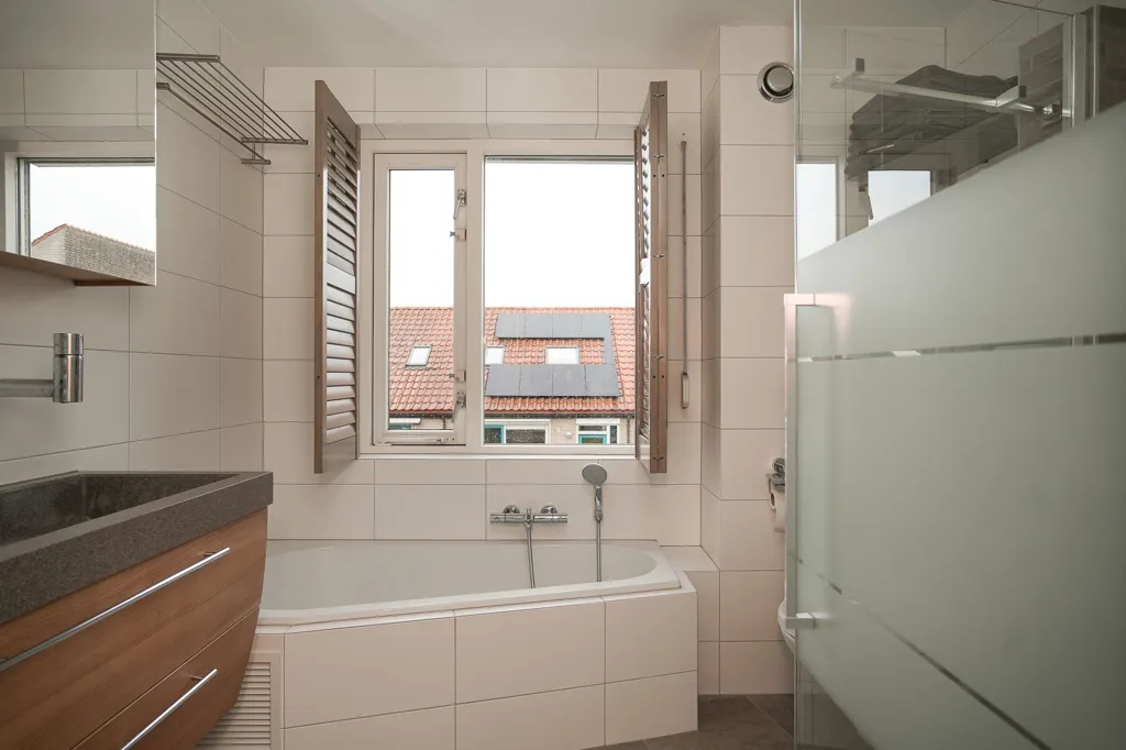 Salles de bain - Energetically Efficient Family Home in Culemborg