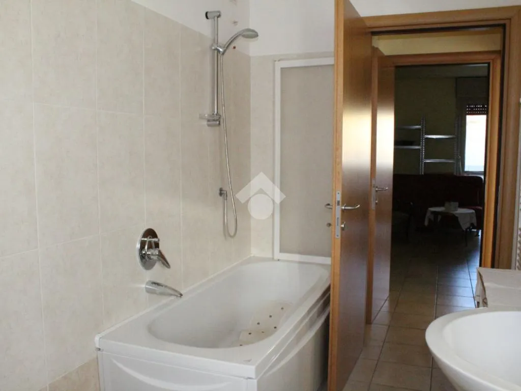 Vannitoad - Bright Two-Bedroom Apartment with Terrace in Bergamo