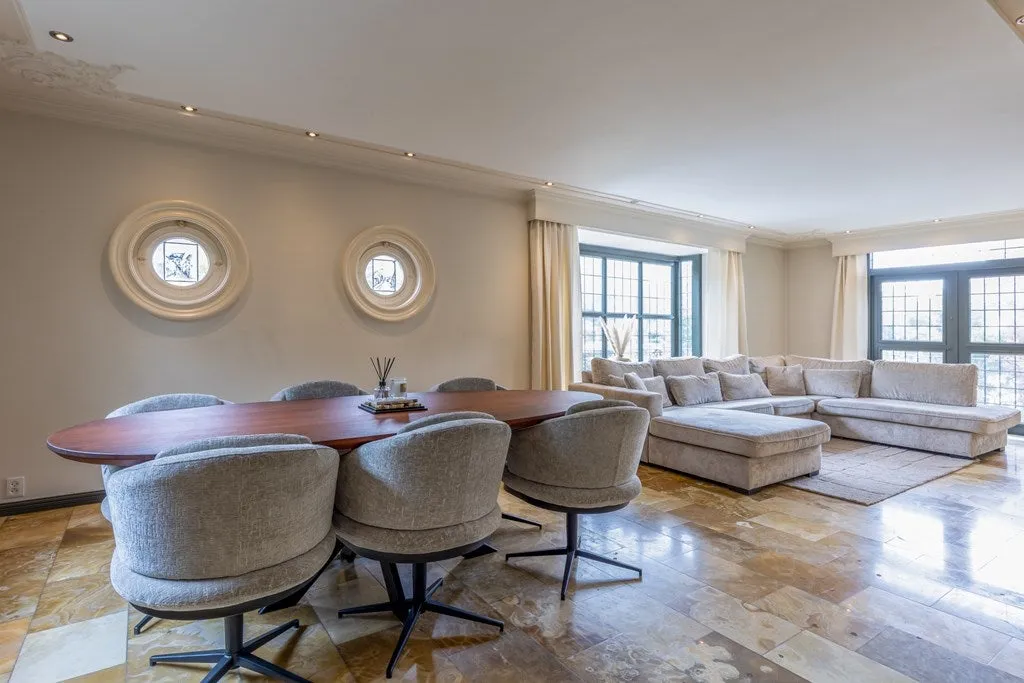 Söögituba - Spacious Villa with Office Potential in Sittard