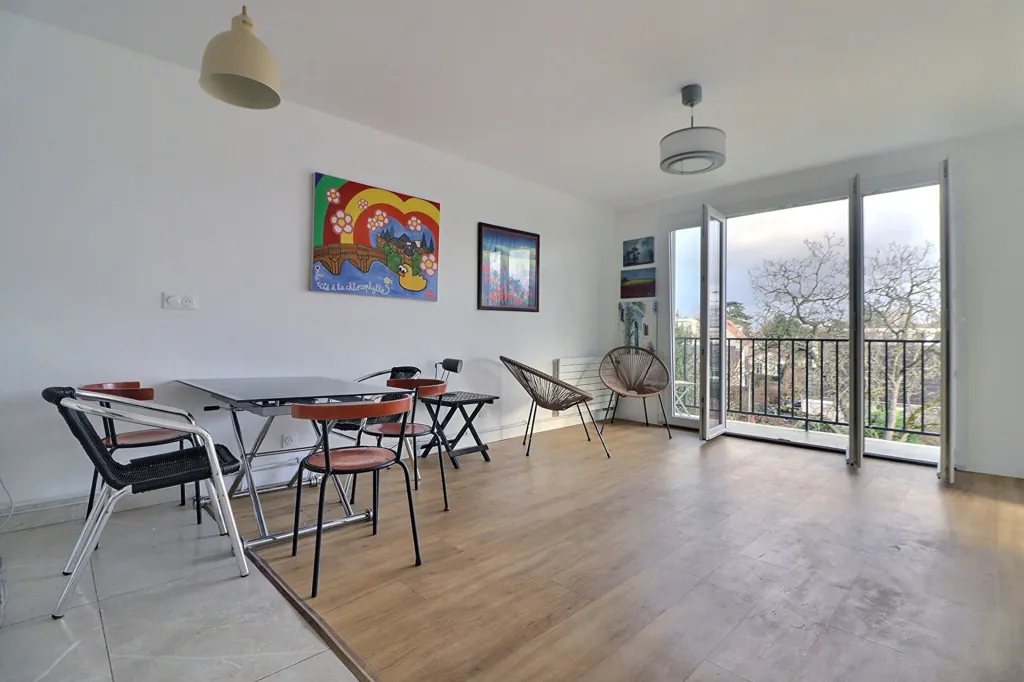 Elutuba - Two-Bedroom Flat with Balconies in Ermont