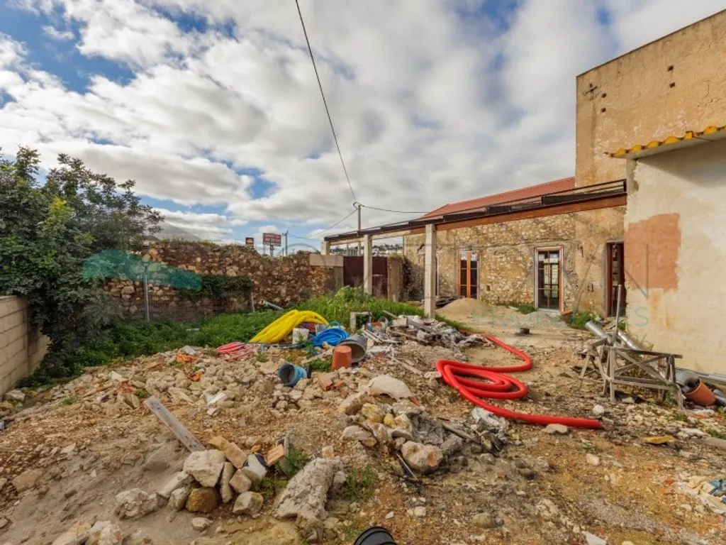 Aed - Luxury Mansion with Traditional Design in Boliqueime