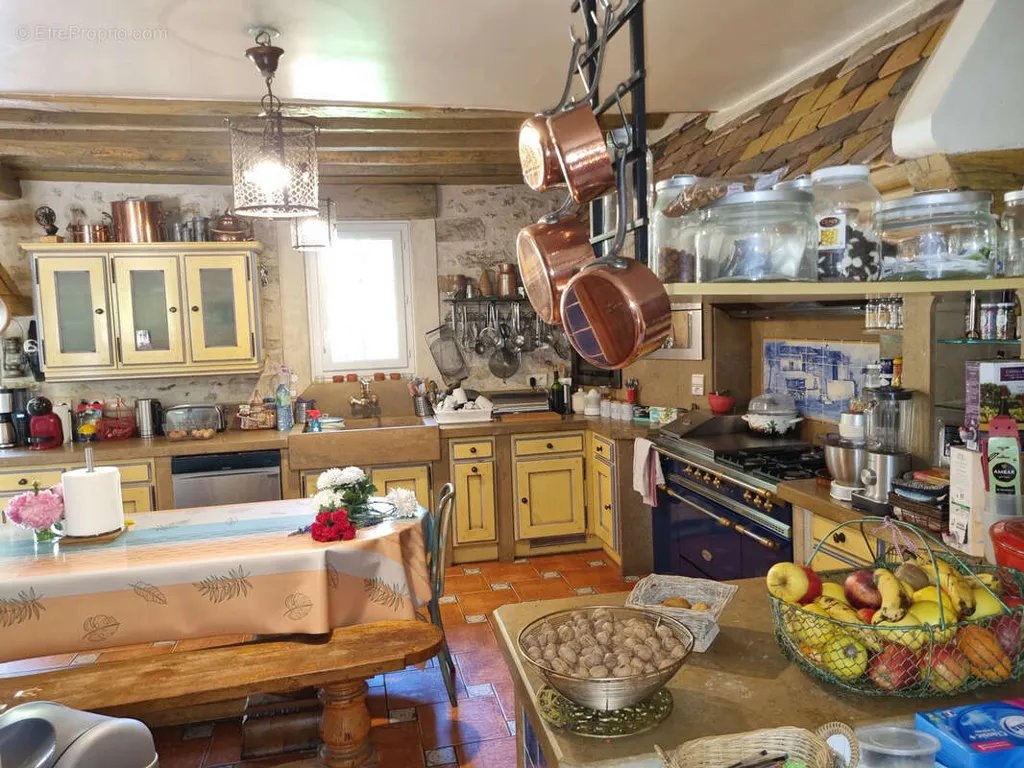 Köök - Large Property with Garden in Bruyères-le-Châtel