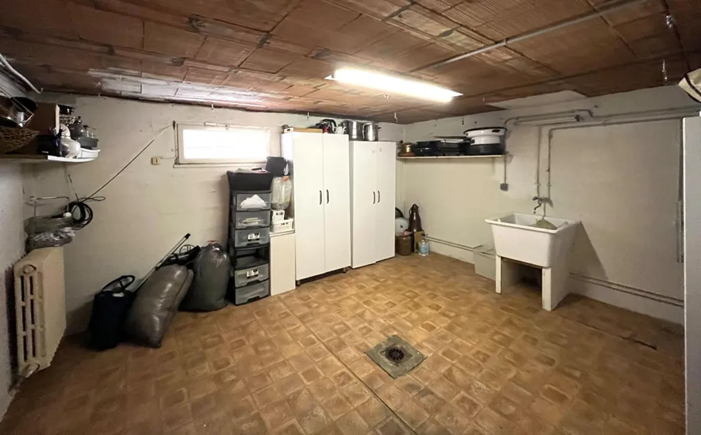 Garage - Maison Rénovée avec Terrasse à Noyon
