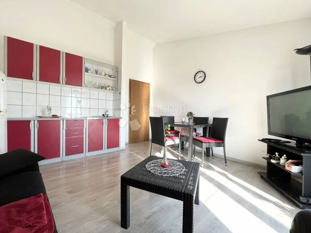 Elutuba - Two-Bedroom Apartment with Sea View in Novigrad