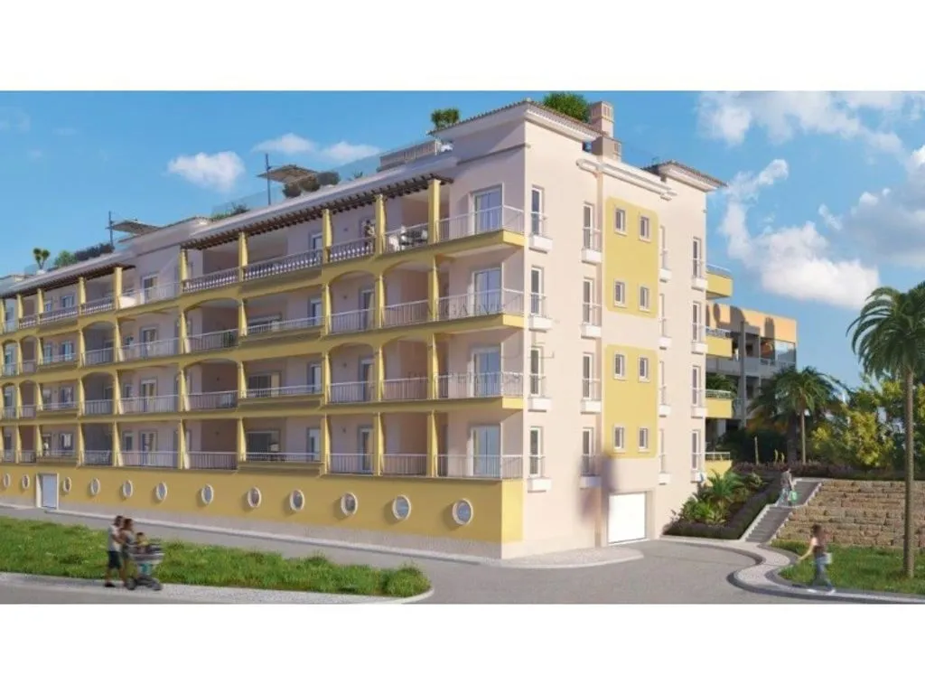 Luxury Flat with Rooftop Pool in Lagos