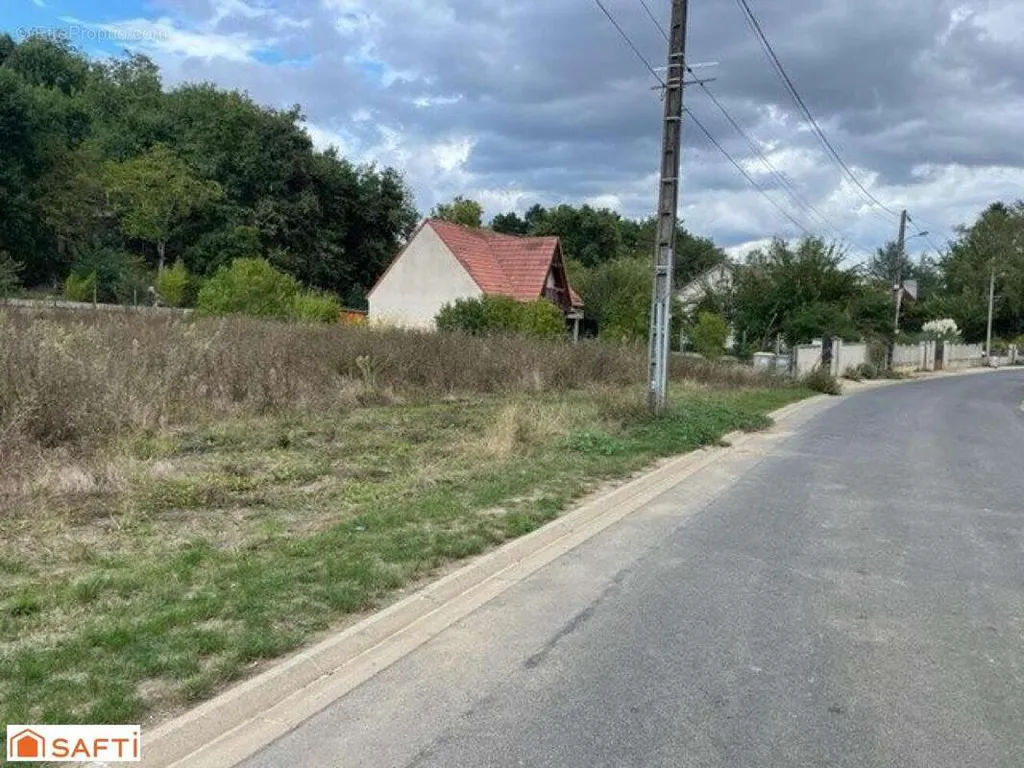 Esterno - Building Land with Road Viability in Prunay-sur-Essonne