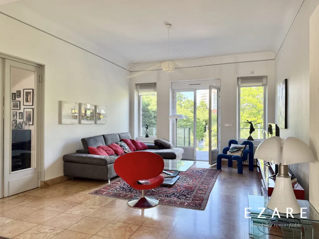 Living Room - City Centre House with Pool in Dijon