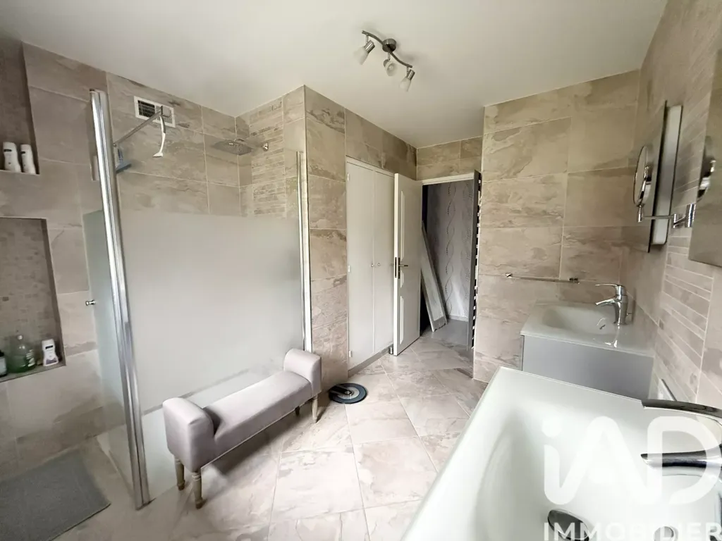 Bathrooms - 1980s House with Pool in Ville-Saint-Jacques