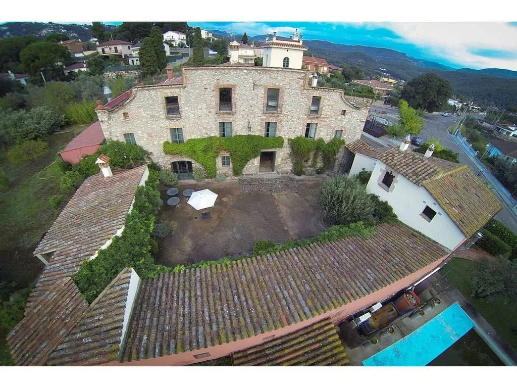 Õhuvaade - Restored Masia with Pool in Bigues i Riells