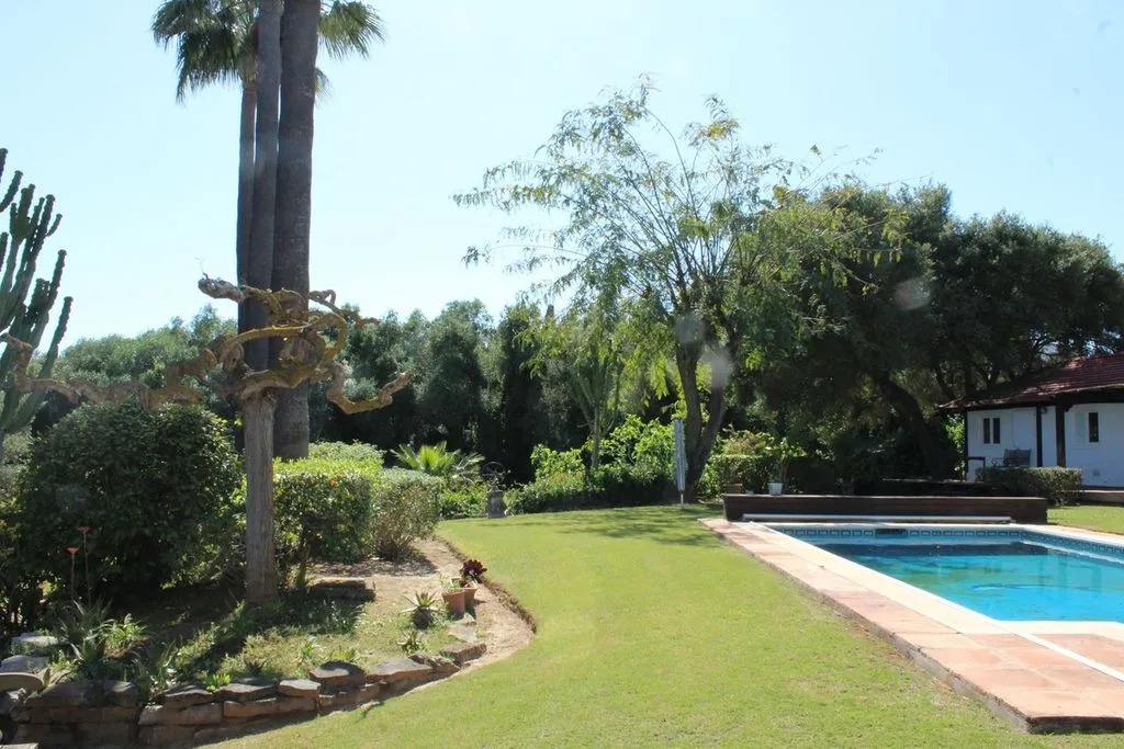 Piscine - Chalet with Pool and Terrace in Sotogrande Costa