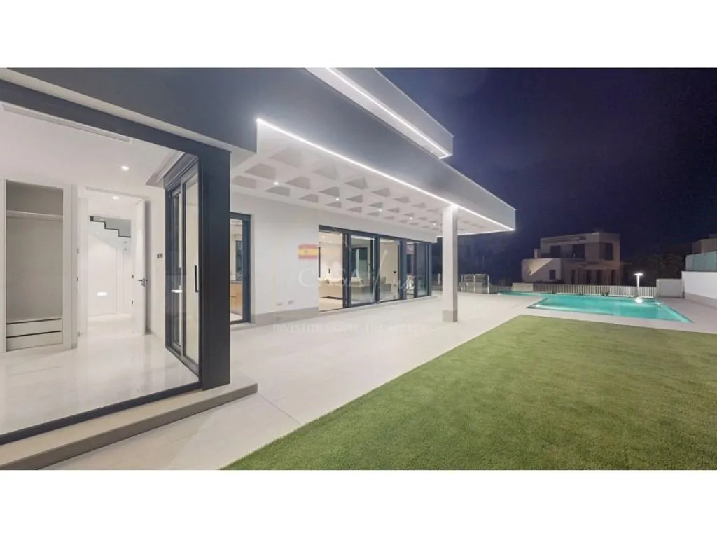 Luxury Villa with Infinity Pool in Finestrat