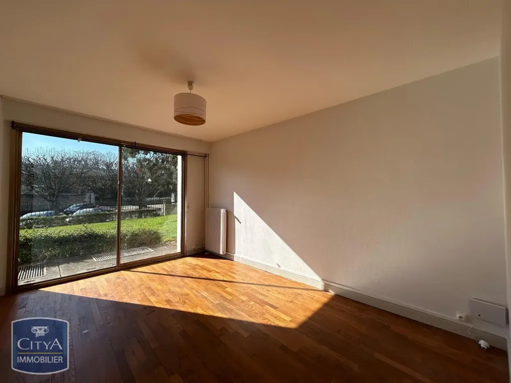 Rooms - Bright Two-Bedroom Apartment in Blois Centre