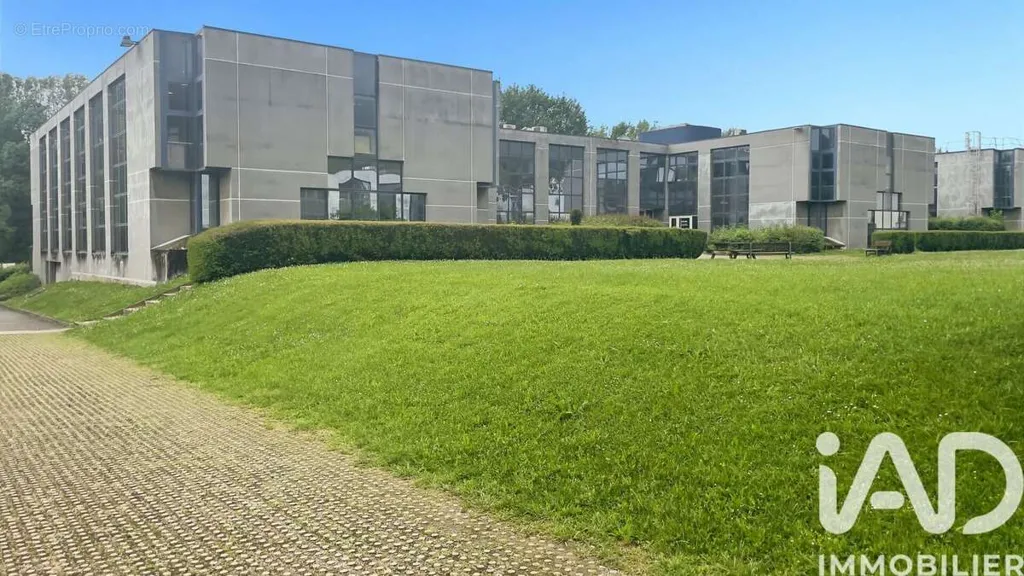 Esterno - Office Space with Parking in Meylan