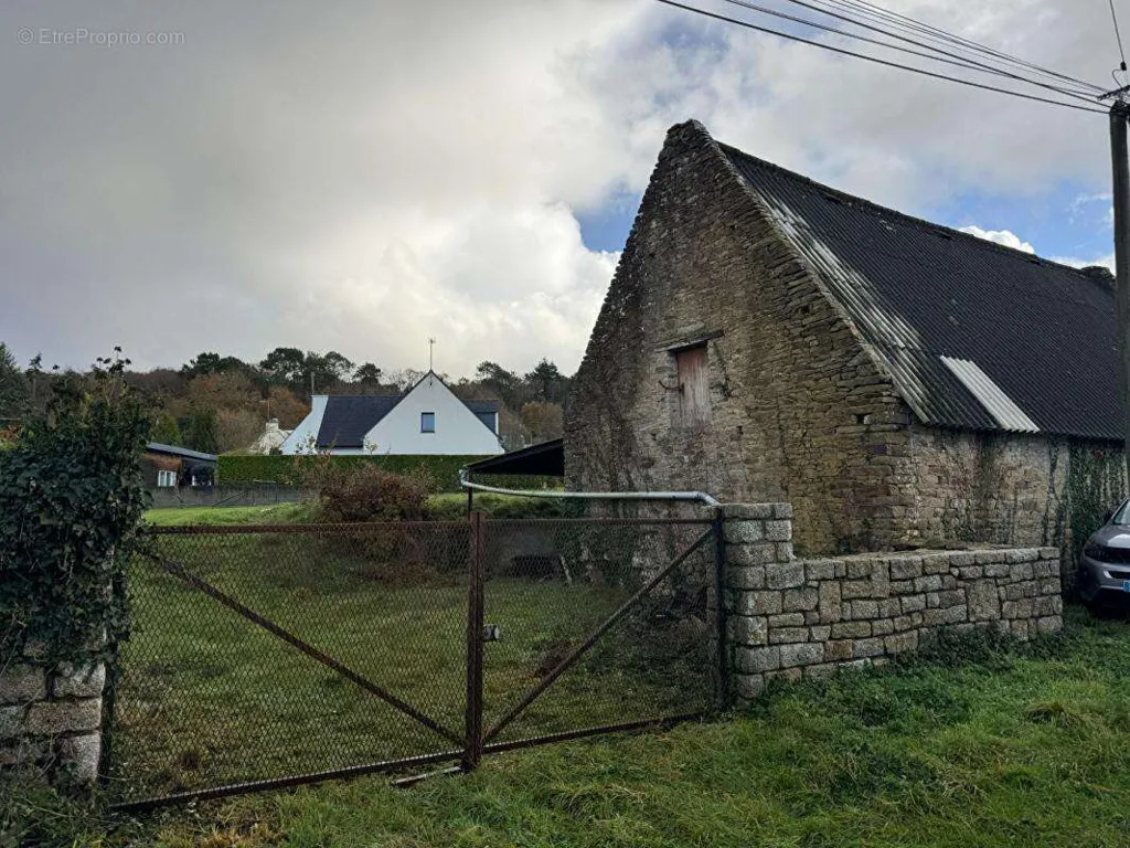 Extérieur - Maison en Pierres avec Terrain à Landévant