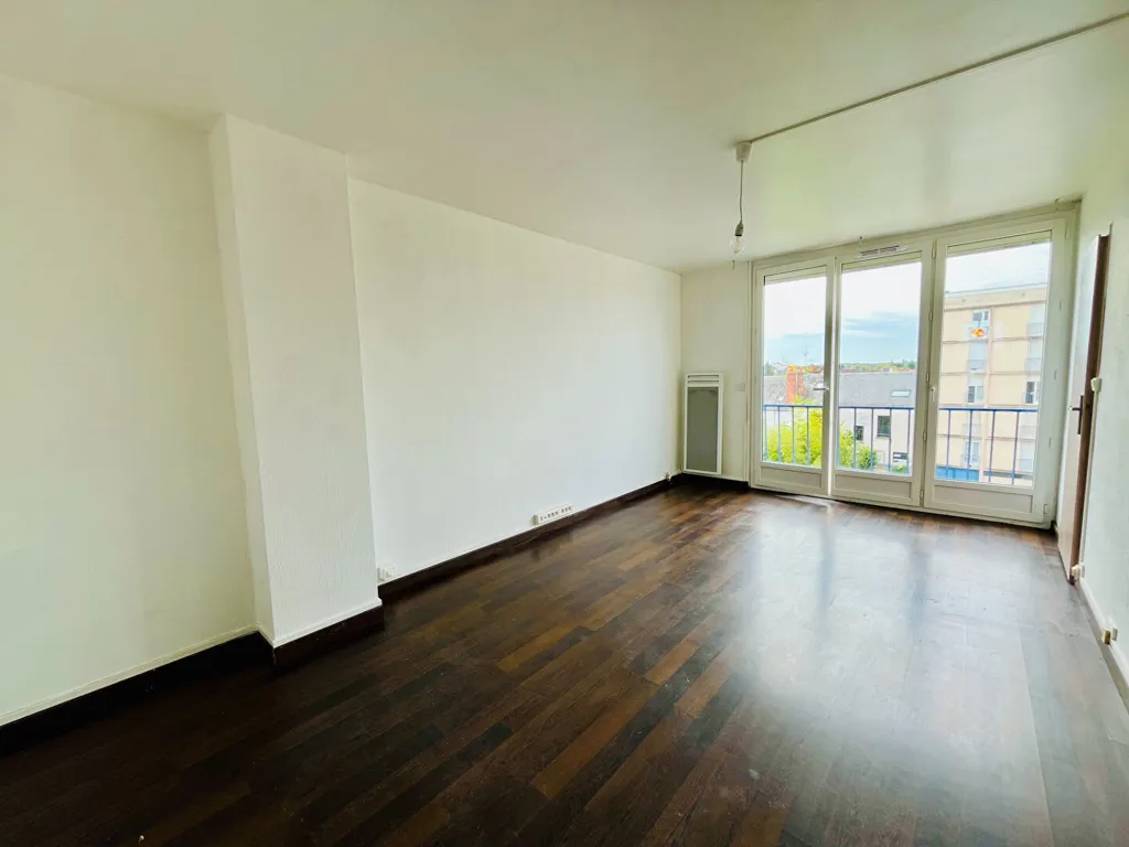 Toad - 3-Bed Apartment with Parking in Fleury les Aubrais