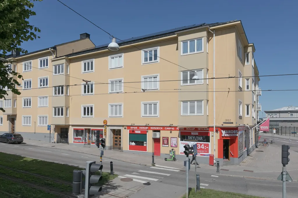 Exterior - Art Deco Flat with Balcony in Central Norrköping