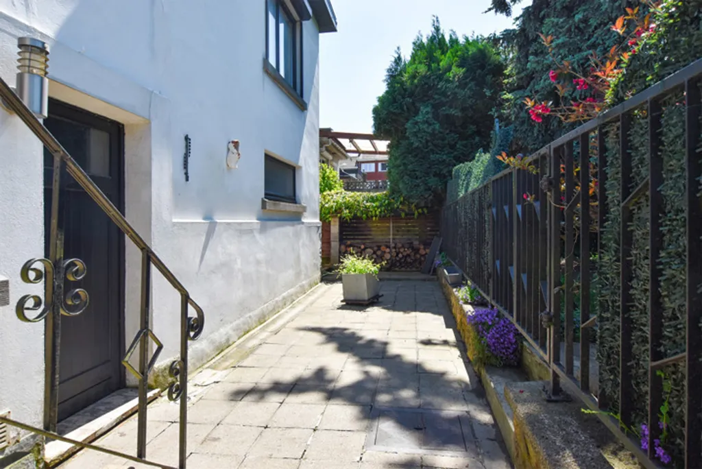 Jardin - Maison d'Architecte avec Terrasse à Châtelet