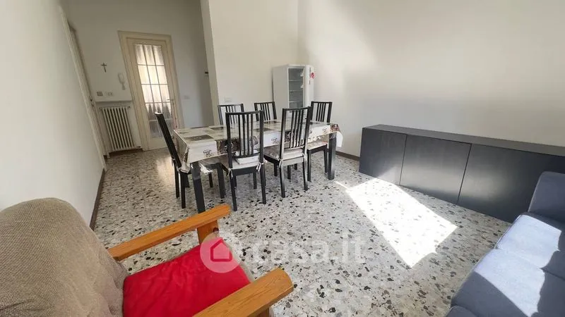 Salle à manger - Four-Bedroom Apartment with High Ceilings in Parma