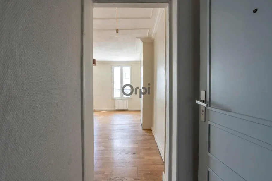 Entrée - Appartement 2 Pièces avec Charme à Paris 20ème