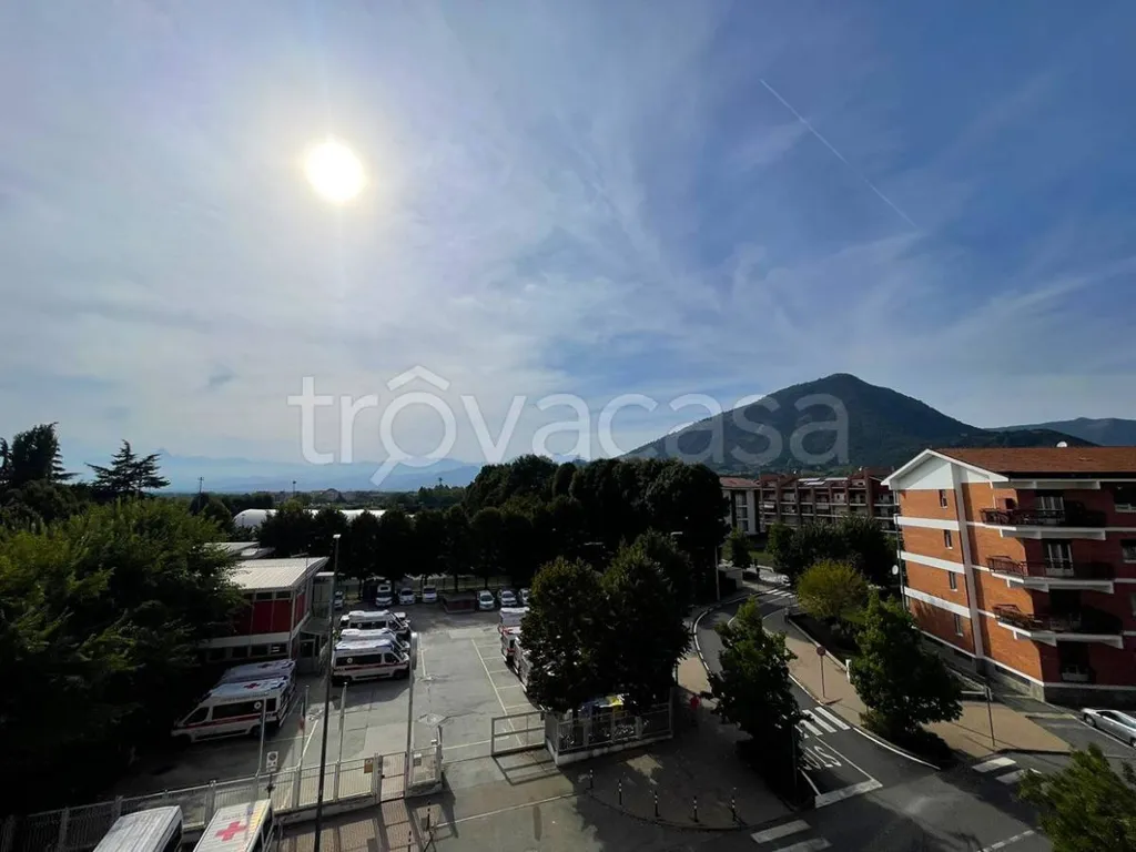 Spacious 4-Bedroom Apartment with Balconies in Piossasco