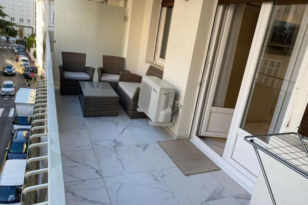 Rõdu - 1-Bed Flat with Terrace in Cannes Centre