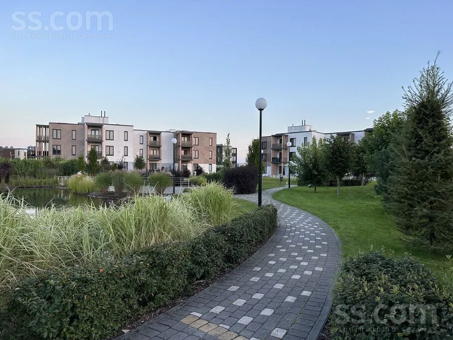 Garden - 3-Bedroom Apartment with Lake View in Babītes