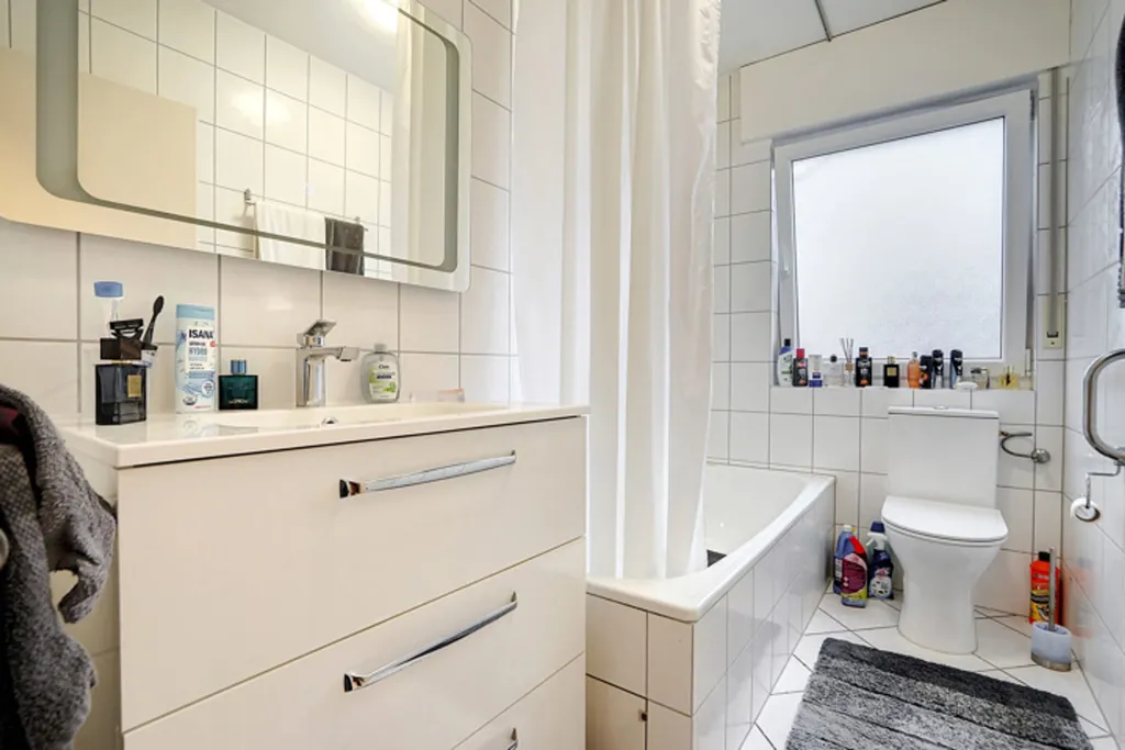 Salles de bain - Studio à Rénover avec Terrasse à Lichtenbusch
