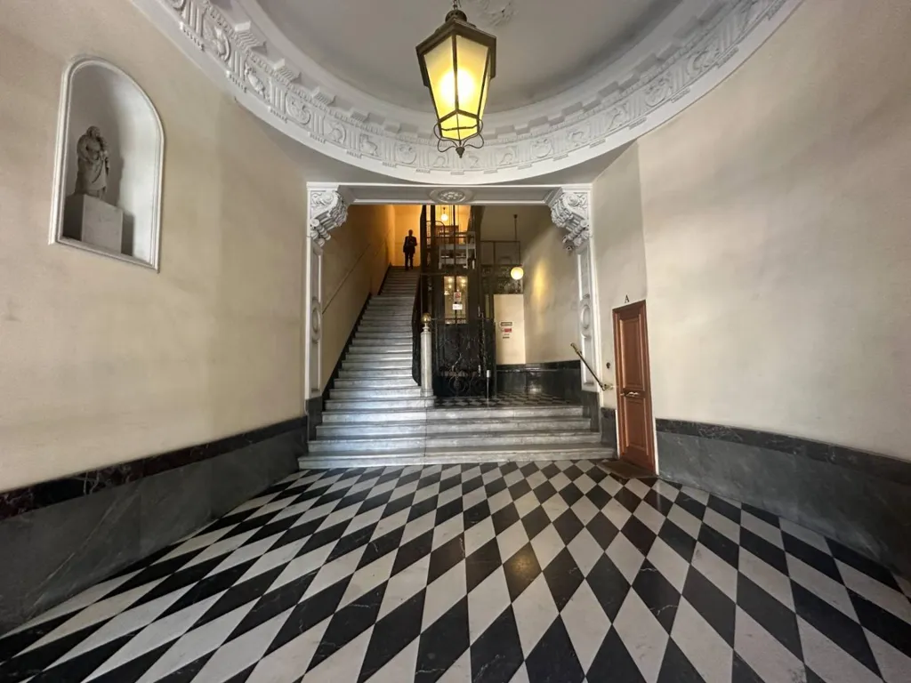 Esik - Luxury Apartment with Piazza Corvetto View in Genoa