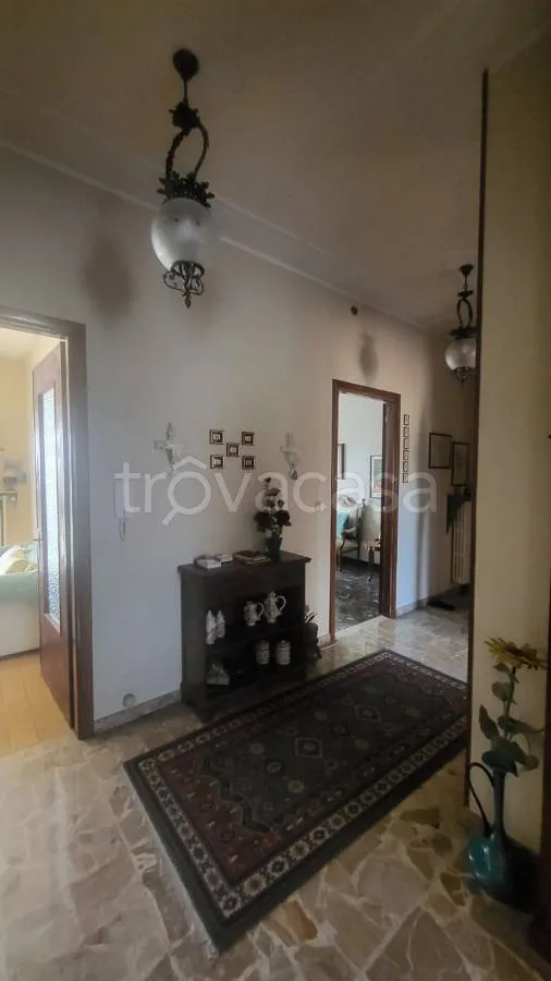 Esik - Central Apartment with Balcony in Canale