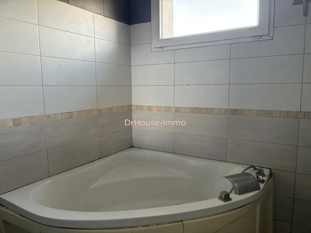 Salles de bain - Maison avec Piscine et Terrain à Livron-sur-Drôme