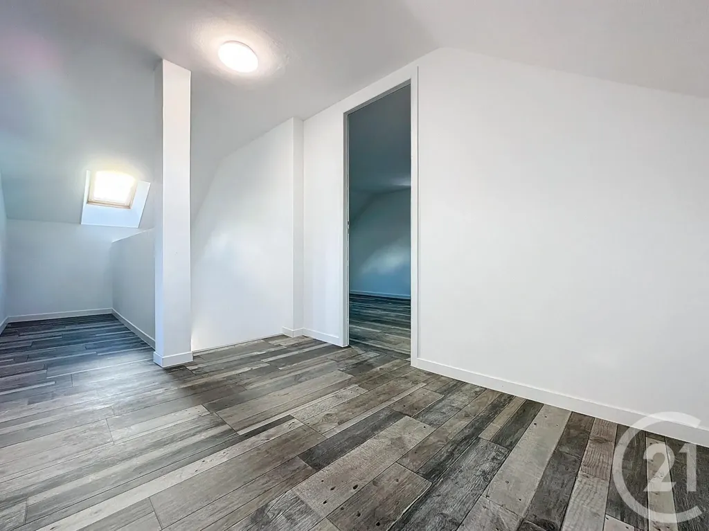 Rooms - Refurbished 5-Piece Apartment in Montbéliard