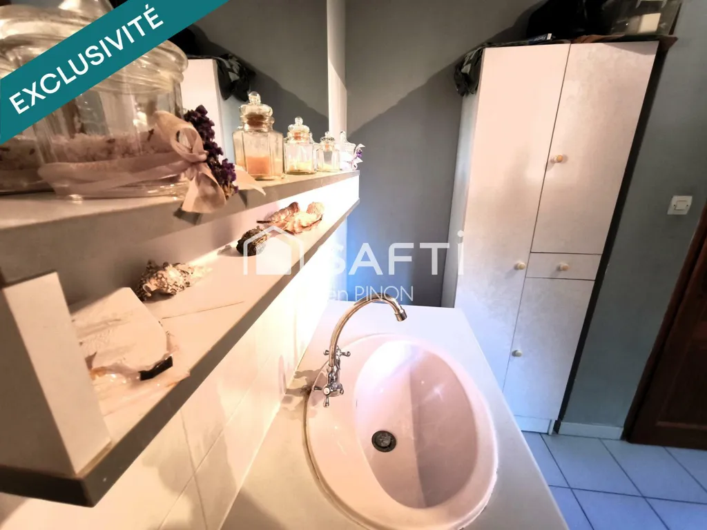 Vannitoad - Four-Bedroom House with Pool in Gargas