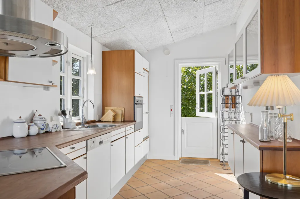 Cuisine - Holiday Home with Private Beach in Køge