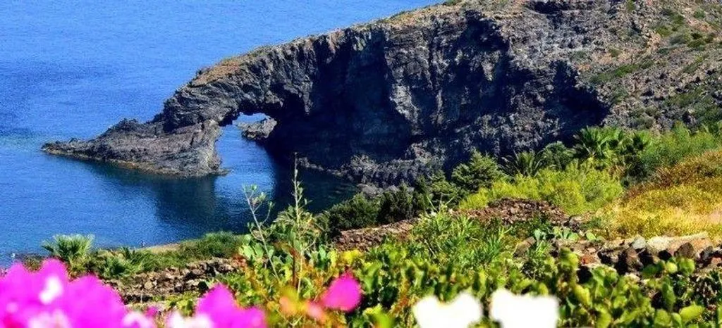 Aed - Exclusive Cottage with Sea View in Pantelleria