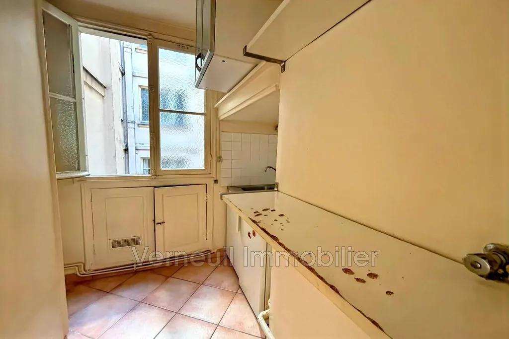 Cuisine - Appartement de Luxe avec Balcon Courtyard à Invalides