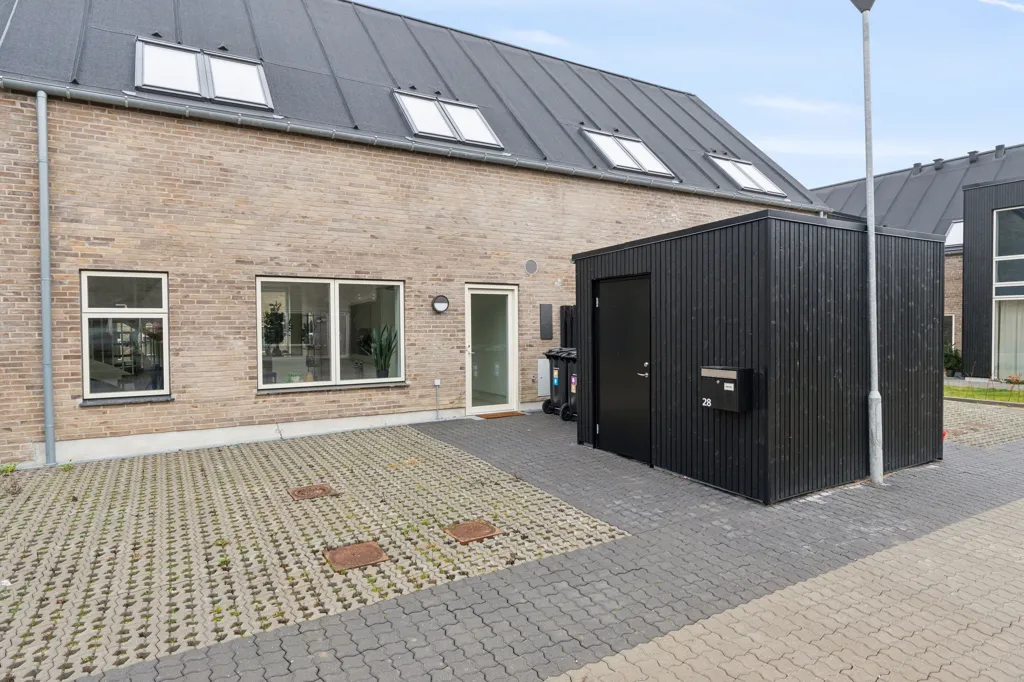 Exterior - Five-bedroom Terraced House in Kokkedal