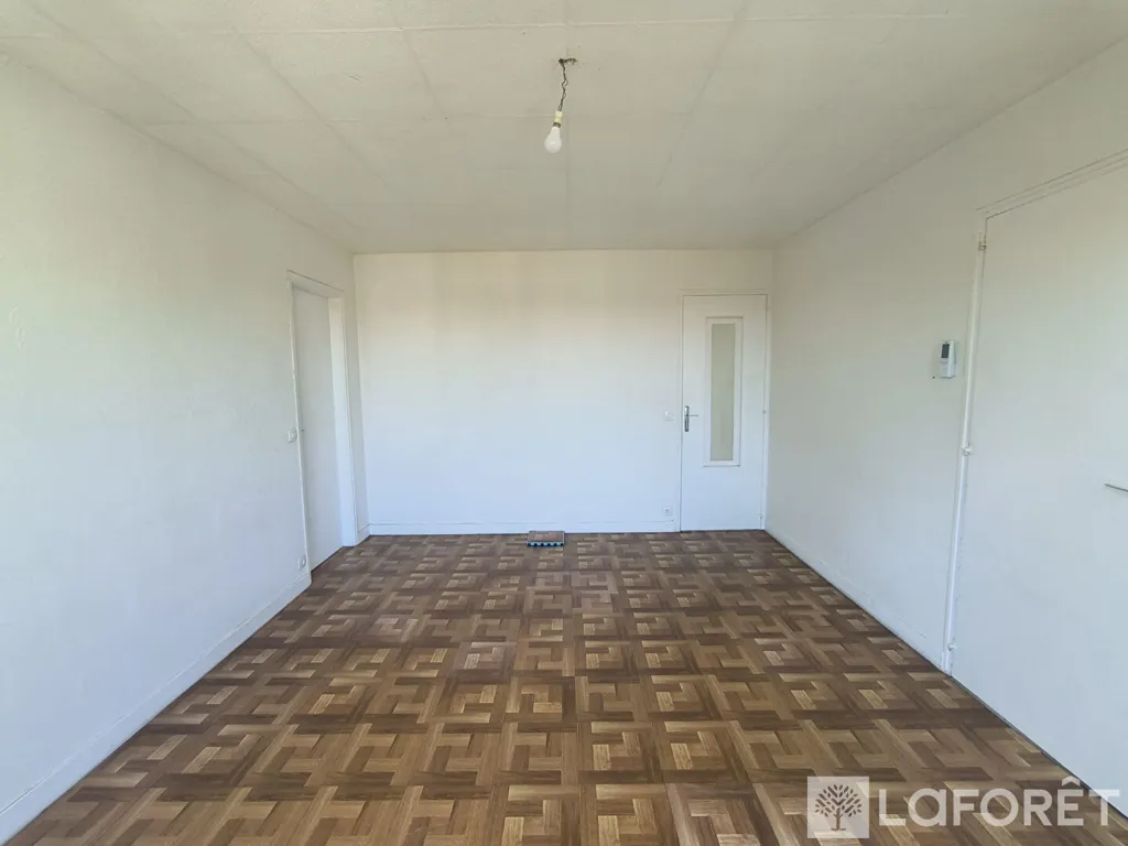 Toad - Refurbished 2-Bed Flat with Balcony in Reims