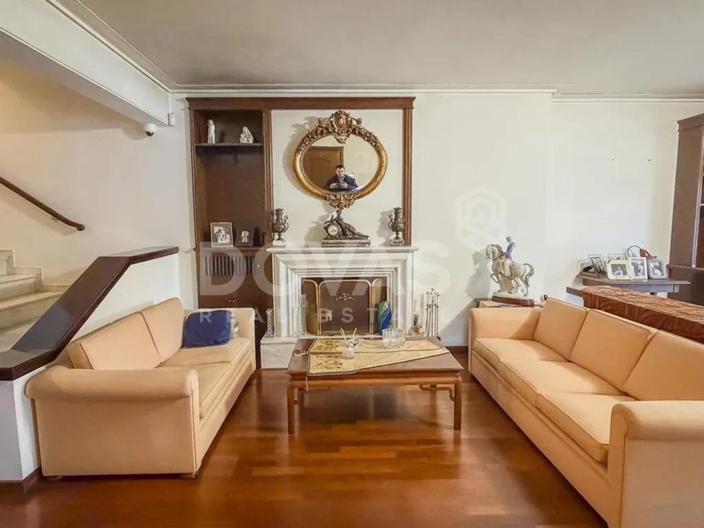 Elutuba - Double-Fronted Apartment with Garden in Kifissia
