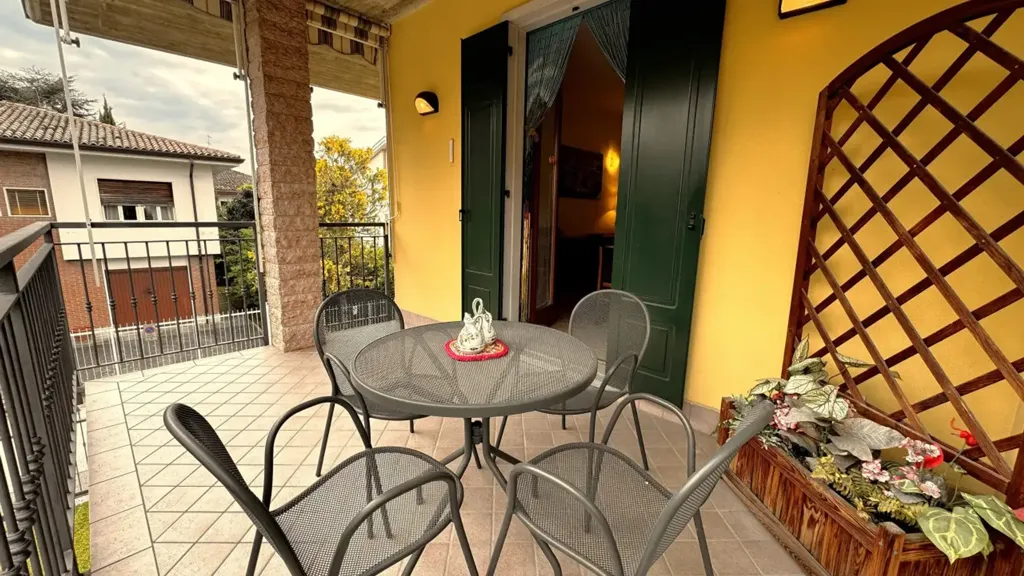 Terrass - Charming Triplex with Panoramic Terrace in Lazise